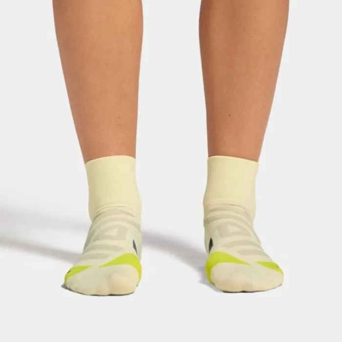 On Chaussettes|Chaussettes Running^Performance Mid Sock Vert
